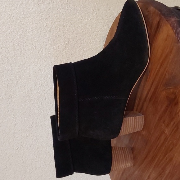 Lucky Brand Zaprika Black Suede Slip on HEEL Booties Neutral Boots Trendy Sz.7.5 - Picture 5 of 14